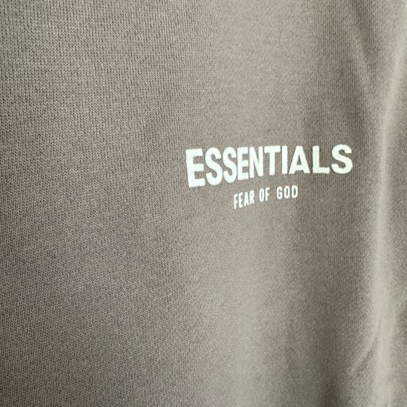 Fear of God ESSENTIALS Hoodie in Desert Taupe - Picture 4 of 9